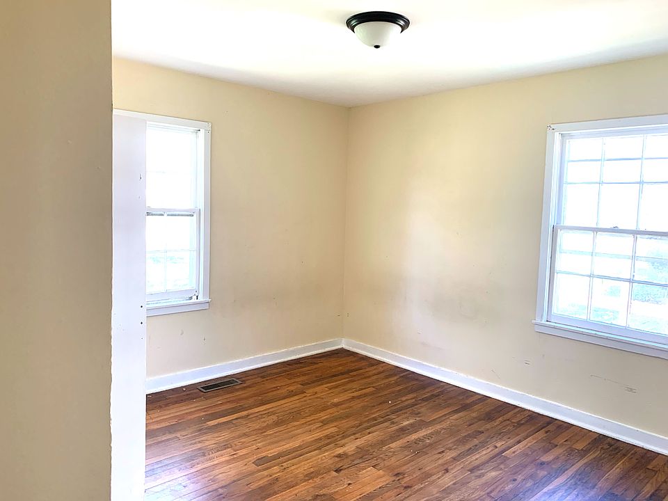 2nd image of 228 Edgemont Dr