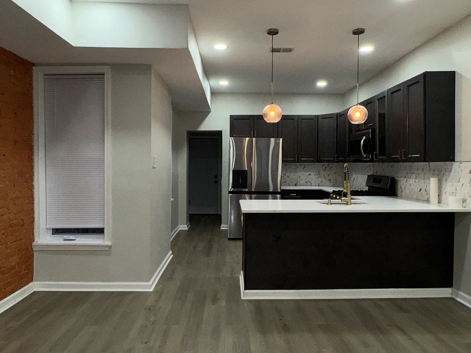 3 bed, 1.5 bath, 996 sqft, $1,700 — Photo 2