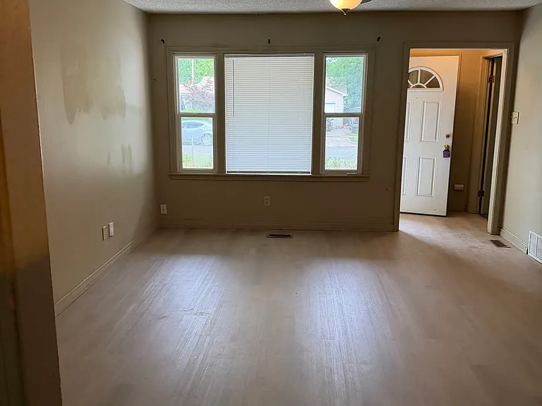 2502 E Stafford St — Photo 13