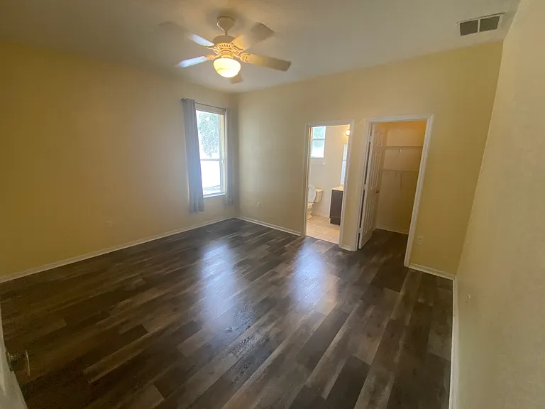 302 Bluff Pass Dr — Photo 10
