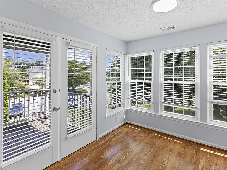 815 Deering Rd — Photo 11