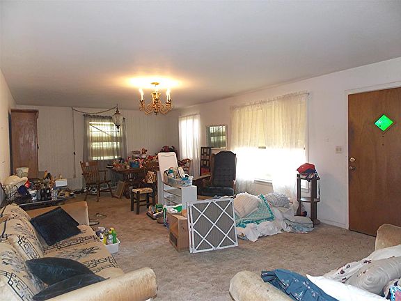 4th image of 111 Avenue L
