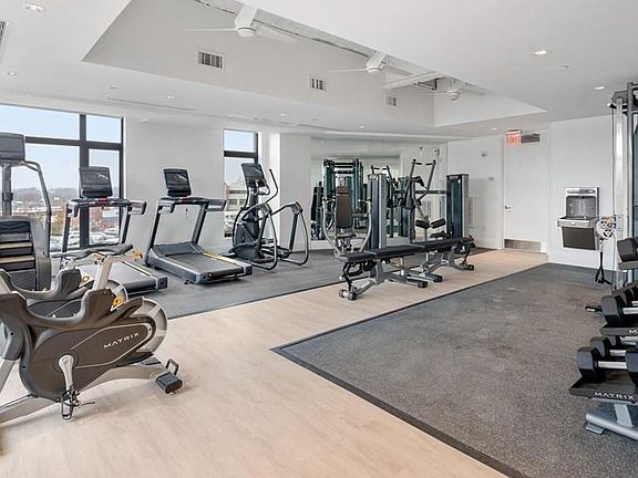 3rd image of 191 Washington St #513
