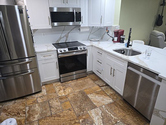 5th image of 2663 NE 15th St