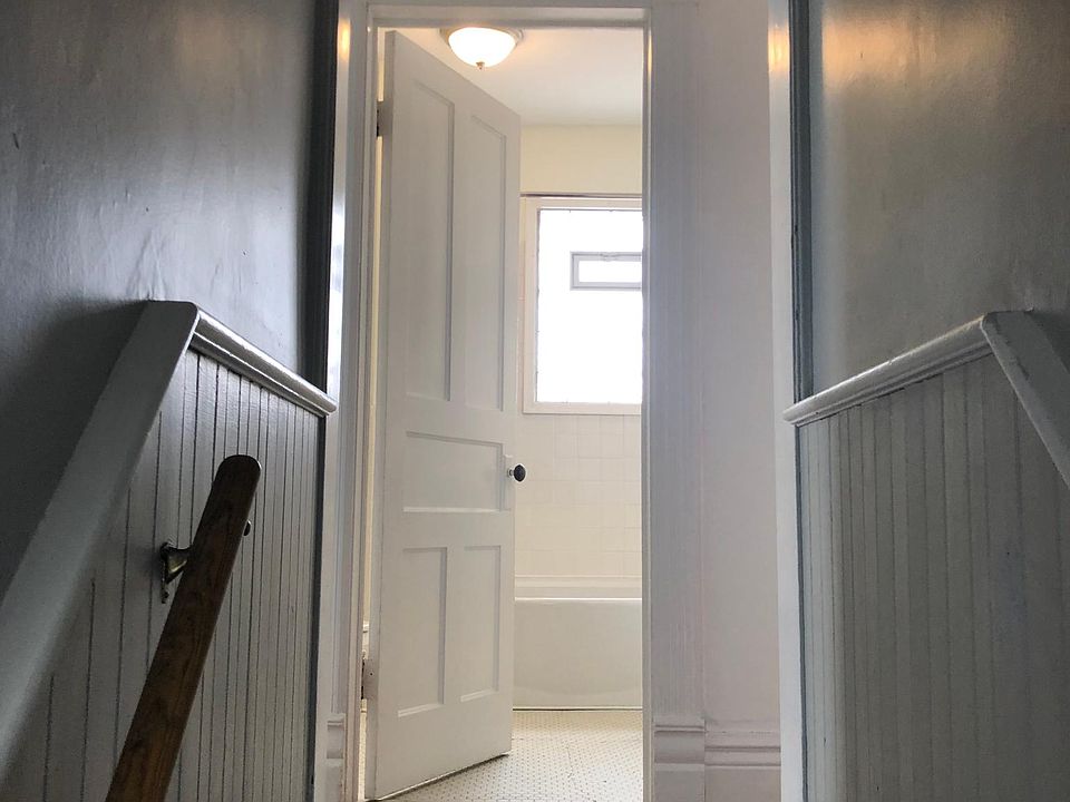 1st image of 705 Columbus Pkwy Floor 2