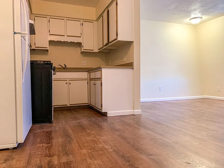 MOVE IN SPECIAL Studios @ $749.00 — Photo 20