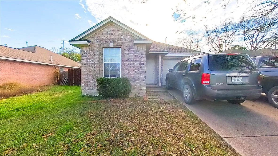 Building Photo - 1109 Clearleaf Dr
