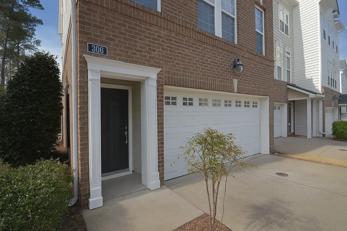 Building Photo - 306 Bally Shannon Way