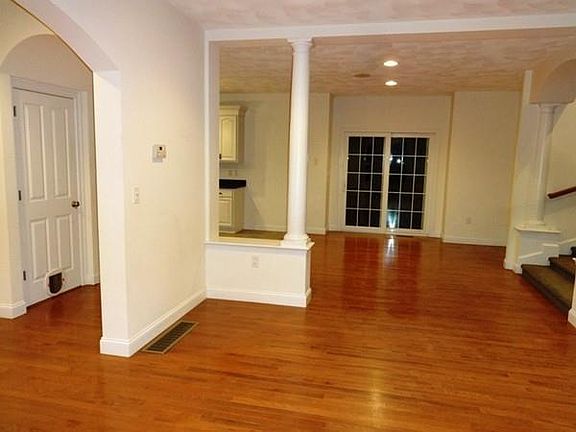 4th image of 110 Prospect Hill Dr