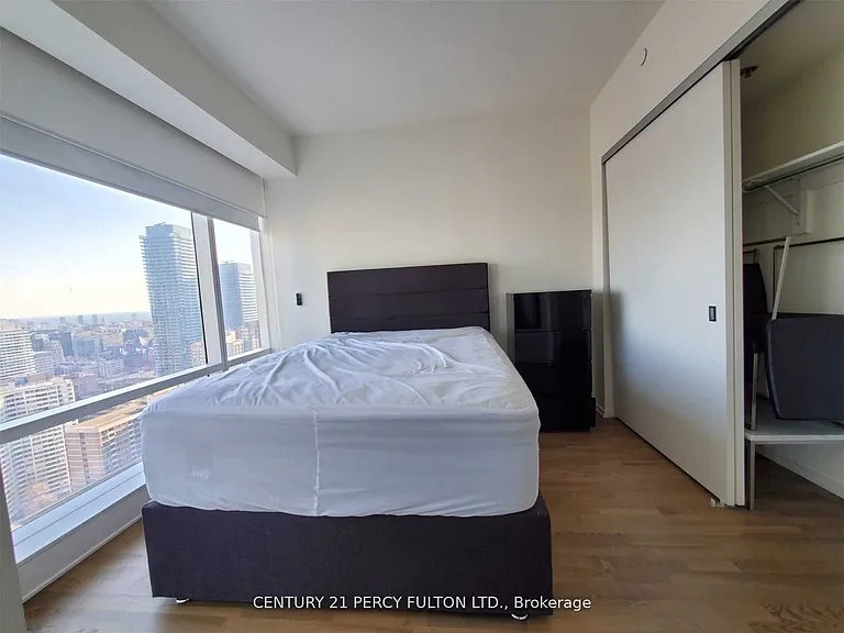 1 Bloor St E #3206 — Photo 7