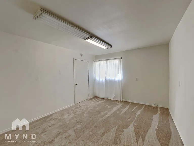1311 N Alder St — Photo 11