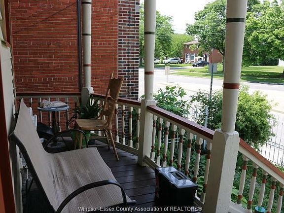 3rd image of 595 Cataraqui St