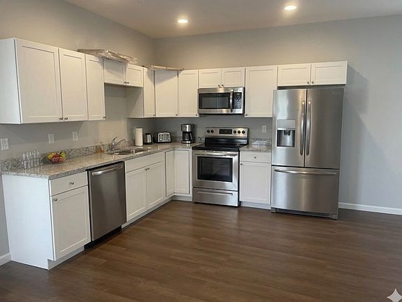 5th image of 1243 Manor Dr #1