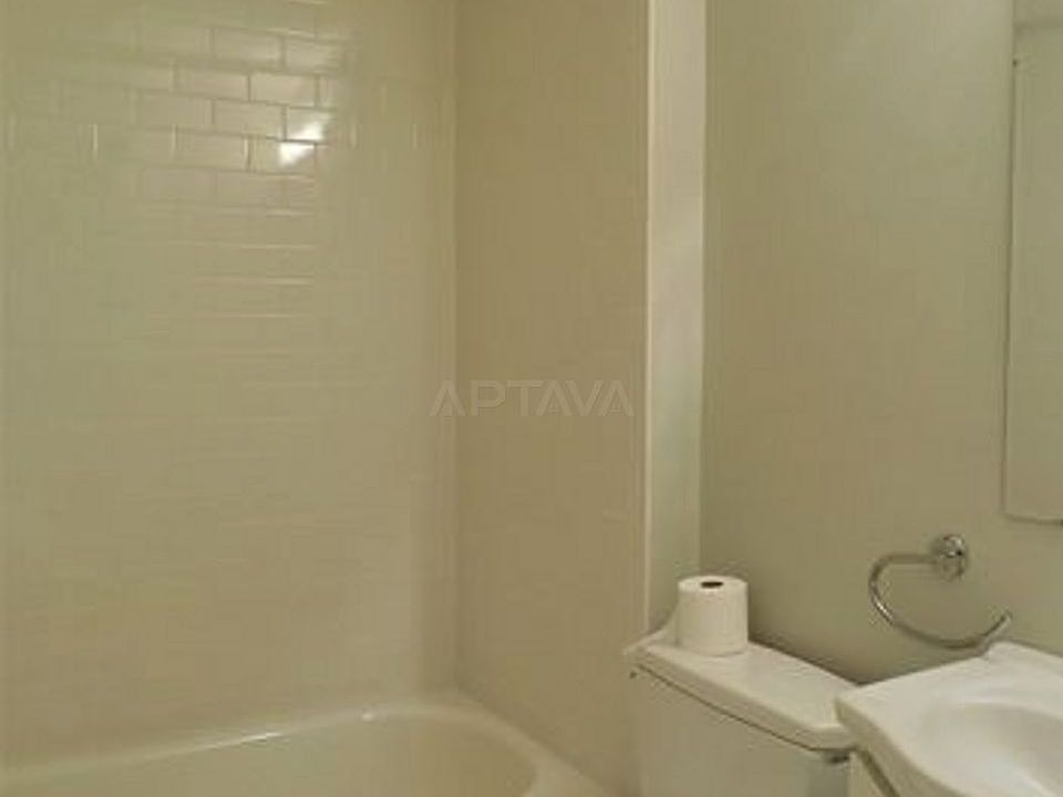 1st image of 110 Willow St #8