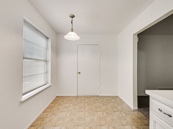 5th image of 902 Dawnview St