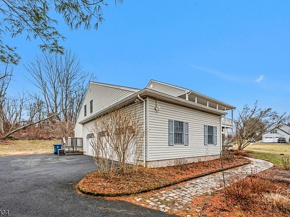 3rd image of 423 Wertsville Rd