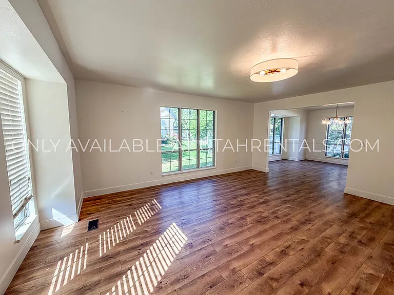 960 N Eastview Dr — Photo 10