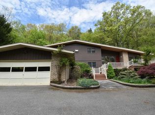 513 Peaceful Ln, Stroudsburg, PA 18360