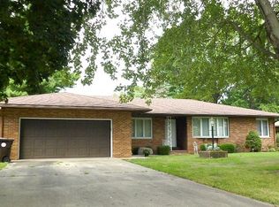 432 Minder Dr, Lincoln, IL 62656