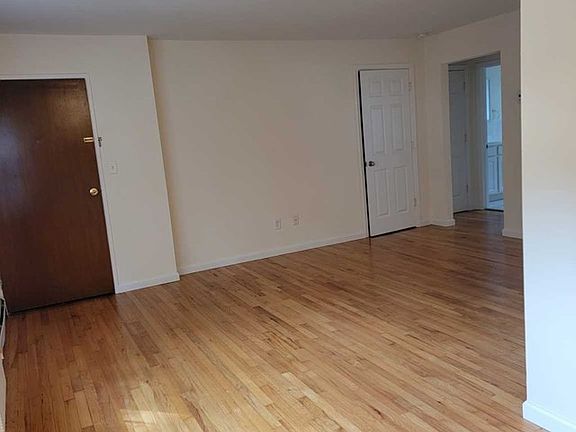 5th image of 45 Maltbie Ave APT 6A