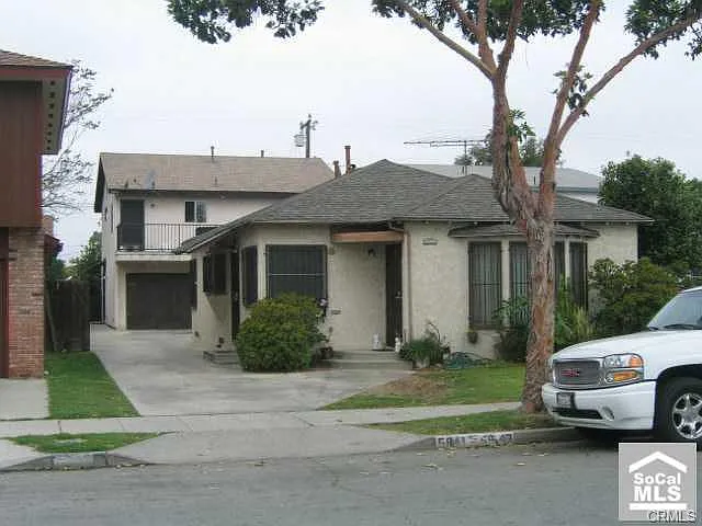 Duplex in North Long Beach