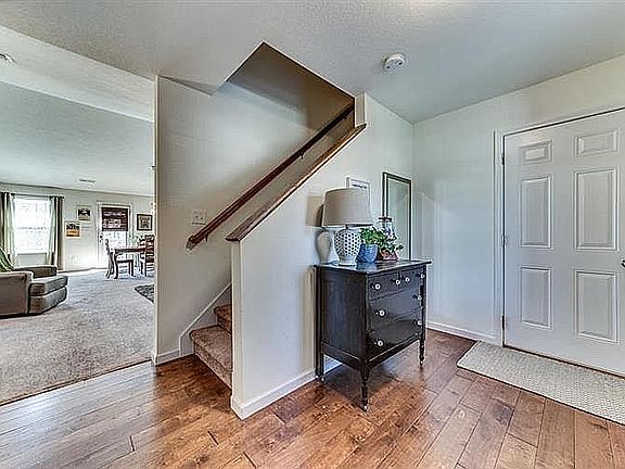 2nd image of 2816 Hopscotch Ln
