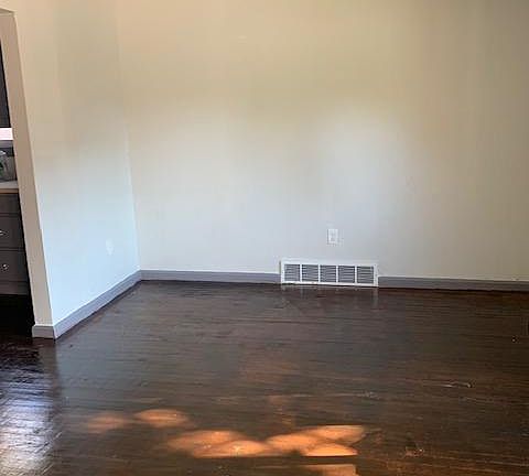 4th image of 8109 Woodlawn St