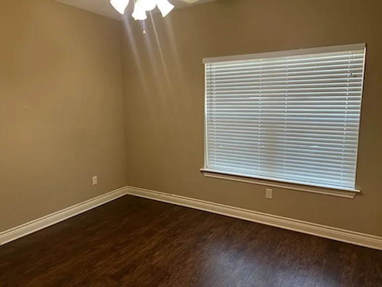 3920 Mobley Ln — Photo 6