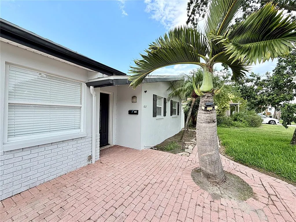4 bed, 2.0 bath, 1514 sqft, $3,450 — Photo 2