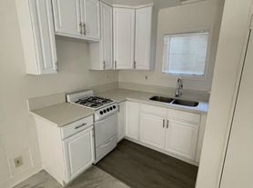 1030 North Raymond Avenue (21 UNITS) - 5A