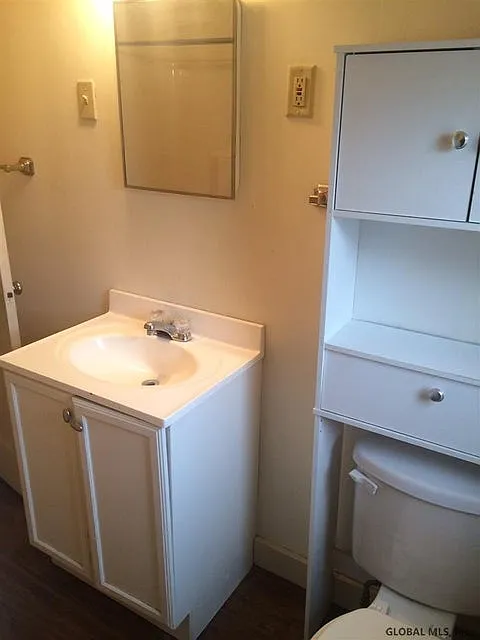 2 bed, 1000 sqft, $1,345 — Photo 4