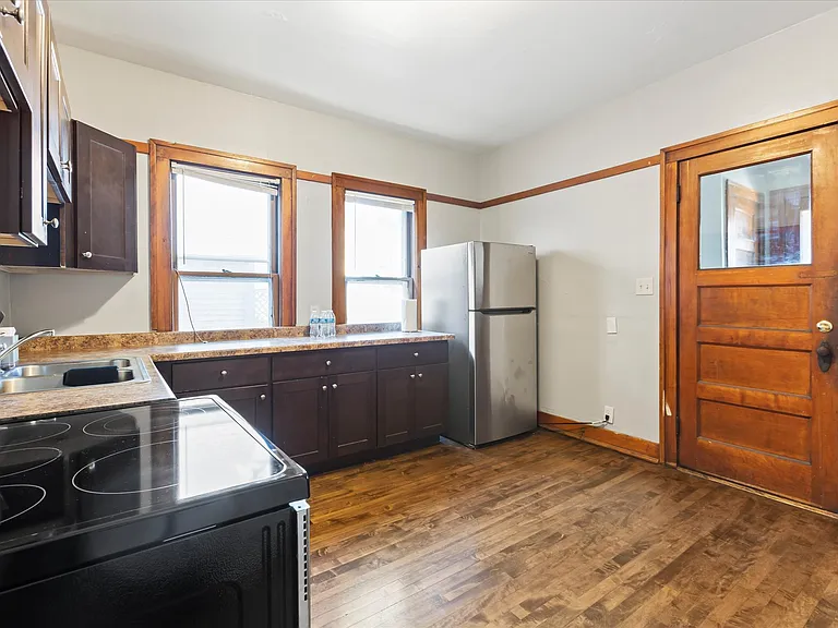2745 N Frederick Ave — Photo 20