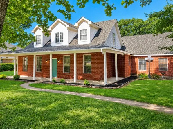 613 Forest Edge St, Burleson, TX 76028