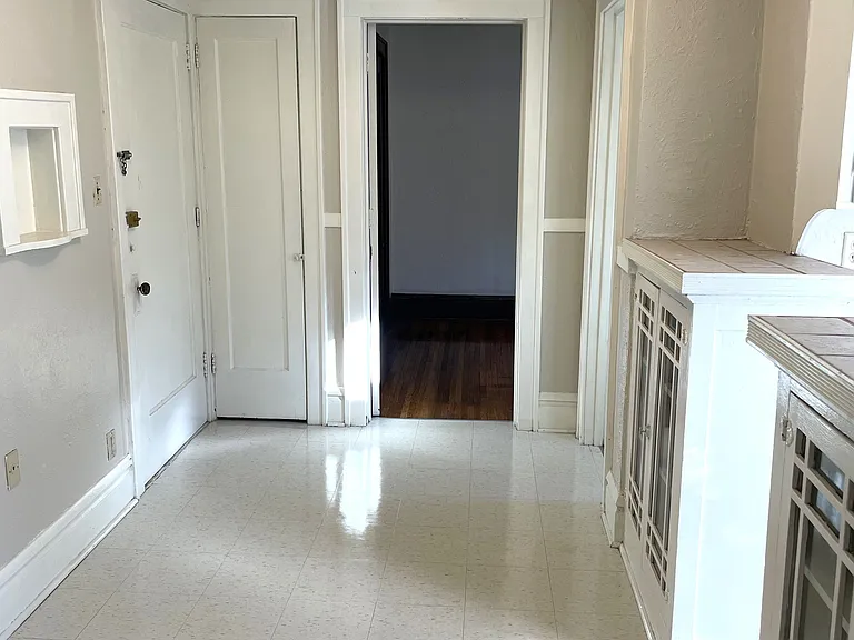 1576 Portland Apartments — Photo 4