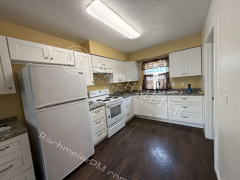 120 SE 17th St — Photo 2