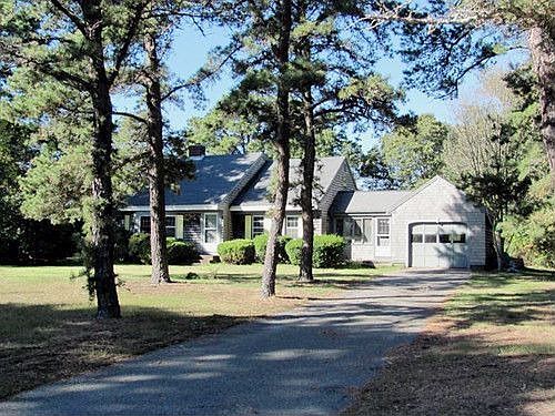 1st image of 19 Cranberry Ln