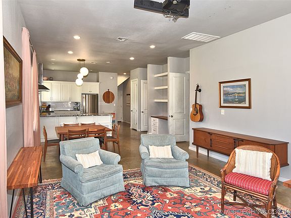 4th image of 3184 N Iroquois Ave