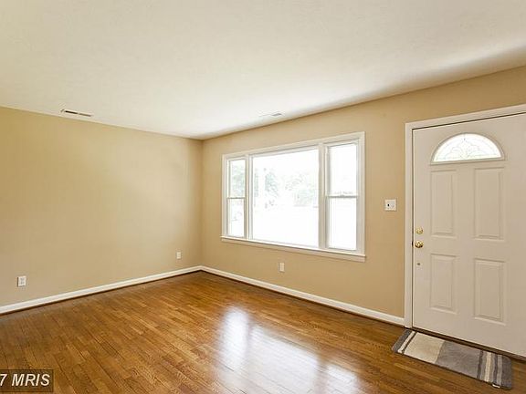3rd image of 141 Meadowbrook Dr