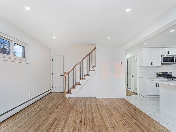5th image of 16 Graves St Floor 1