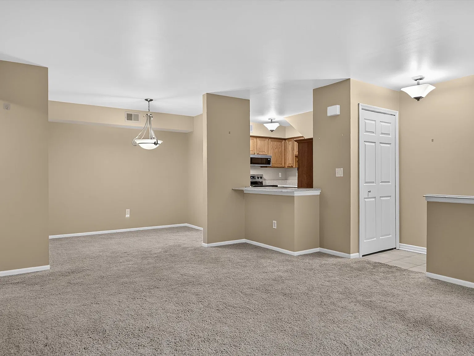 2 bed, 919 sqft, $1,800 — Photo 4