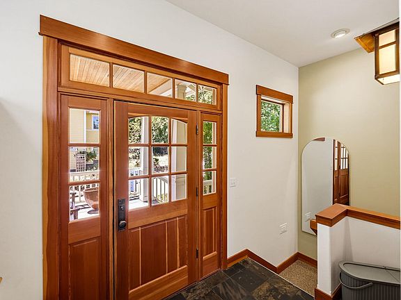 5th image of 425 Merrill Cir