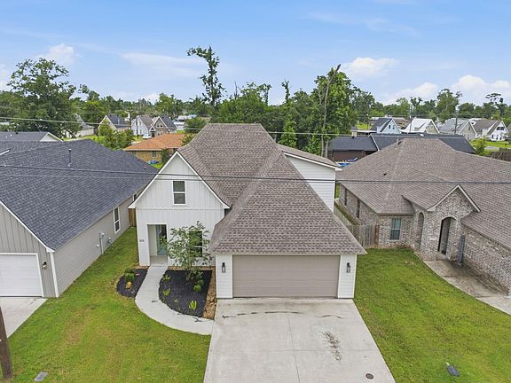 3rd image of 2121 Aubrianna Ln