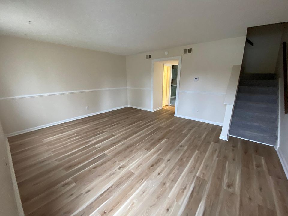 1st image of 6 Midland Ave #6