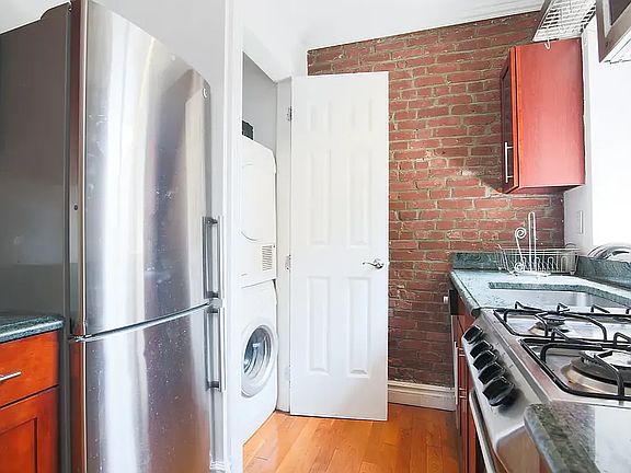 2nd image of 107 Christopher St #32