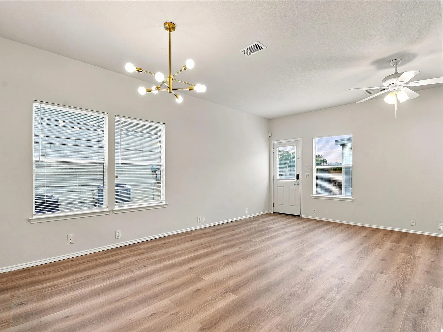 3 bed, 2.5 bath, 1540 sqft, $1,595 — Photo 4