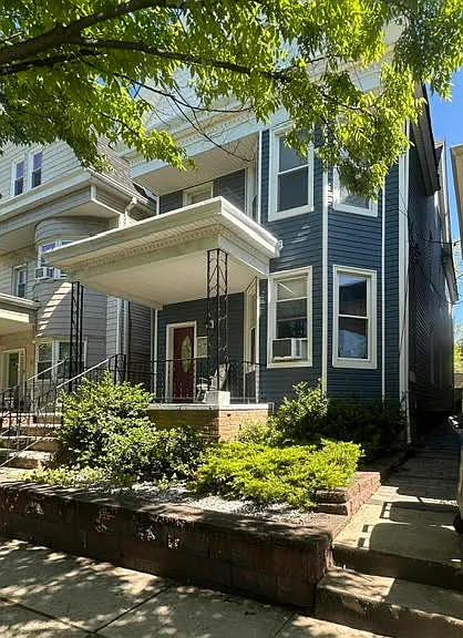 34 49th St #2 — Photo 2