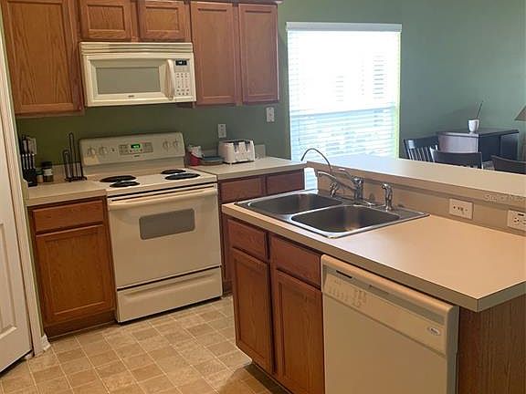 4th image of 16633 Rolling Green Dr