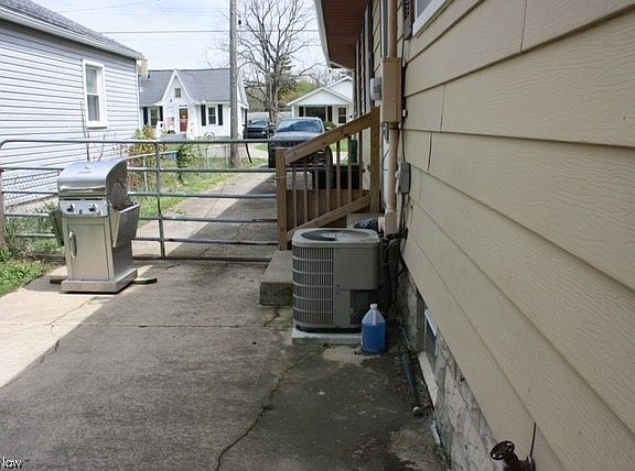 4th image of 242 Sherman Ave