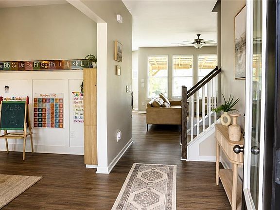 4th image of 1684 Flagstone Ln
