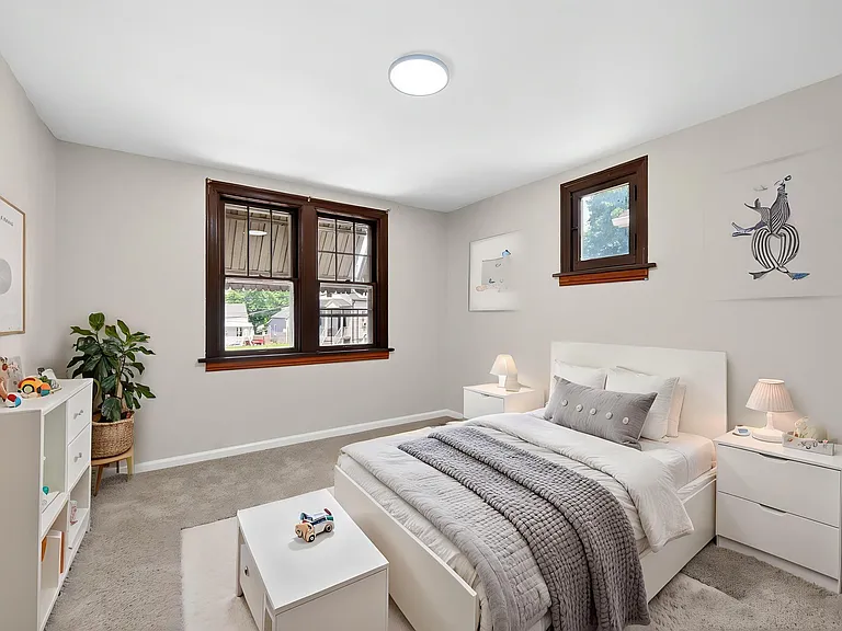 304 Bayless Ave — Photo 14